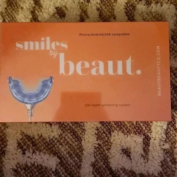 Smiles by beaut. LED Teeth Whitening System - Picture 3 of 3